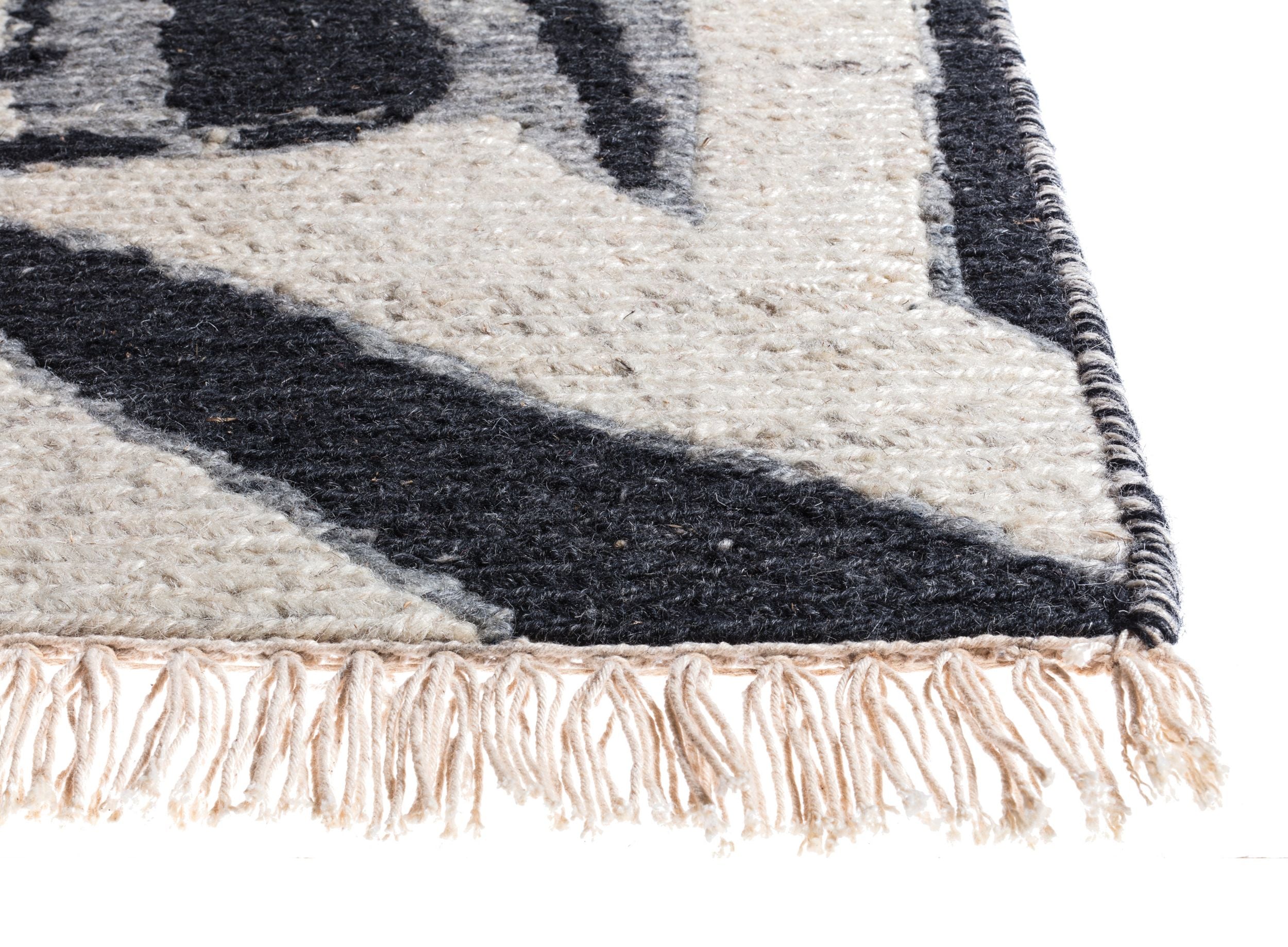 #color_White / Black