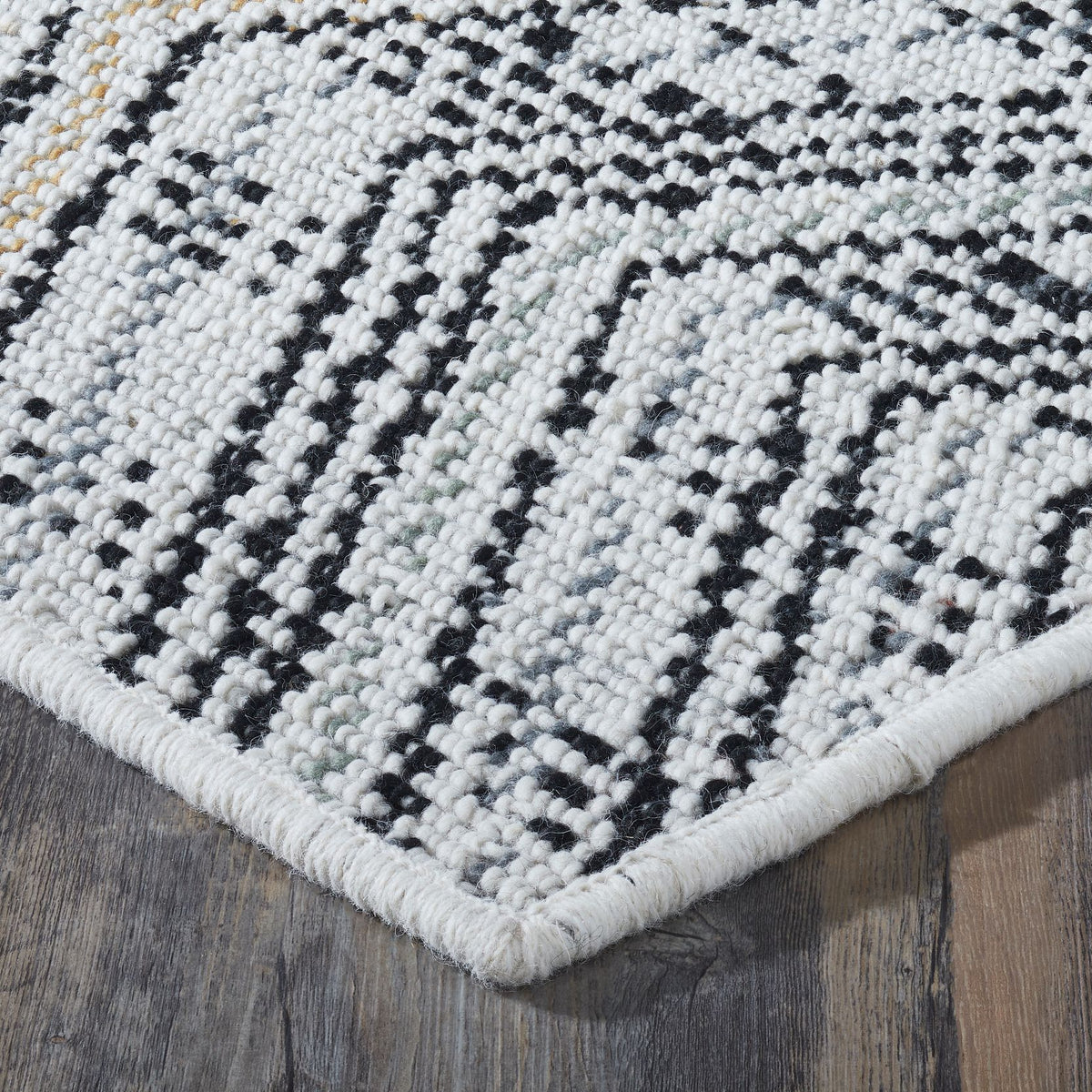 H15_DAYBWIDE2599_SERG_1200x120