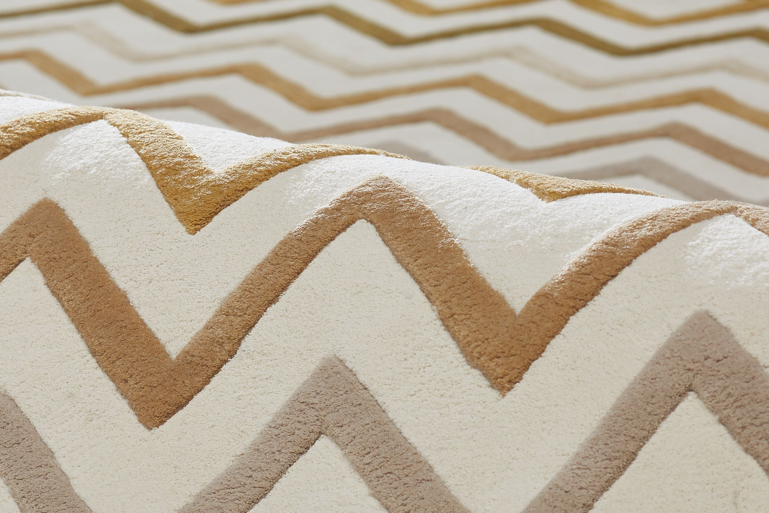 MISSONI Iconic Durable Hand-Knotted Rug with Modern Waves Design