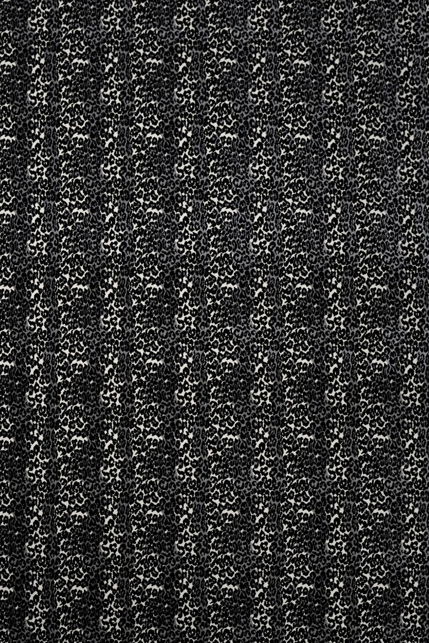 スタークデザイン Sigmund Carpet with Animal Print Design